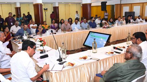 ലോക കേരളസഭ ക്രമീകരണങ്ങൾ മുഖ്യമന്ത്രി വിലയിരുത്തി